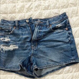 American Eagle strigid mom shorts